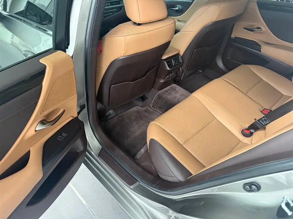 Lexus ES 2020 200 Excellence фото 17
