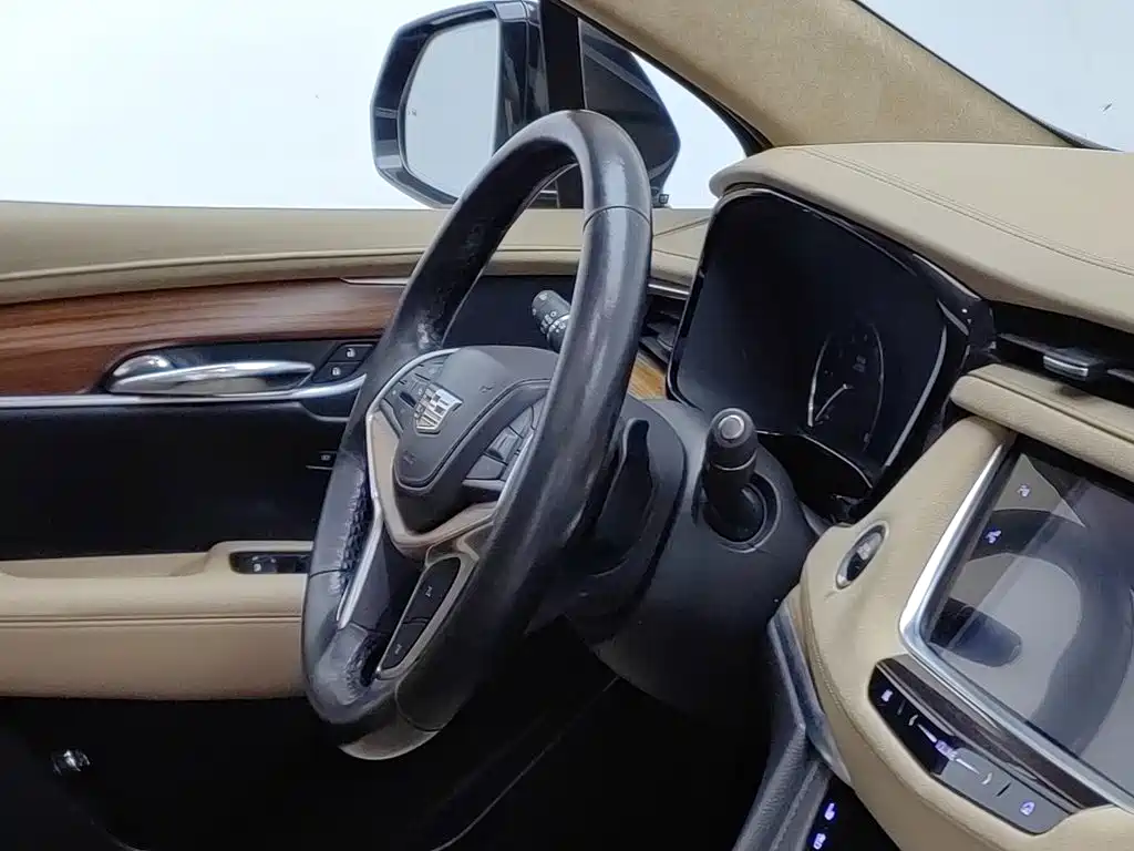 صورة 22 - Cadillac XT5
