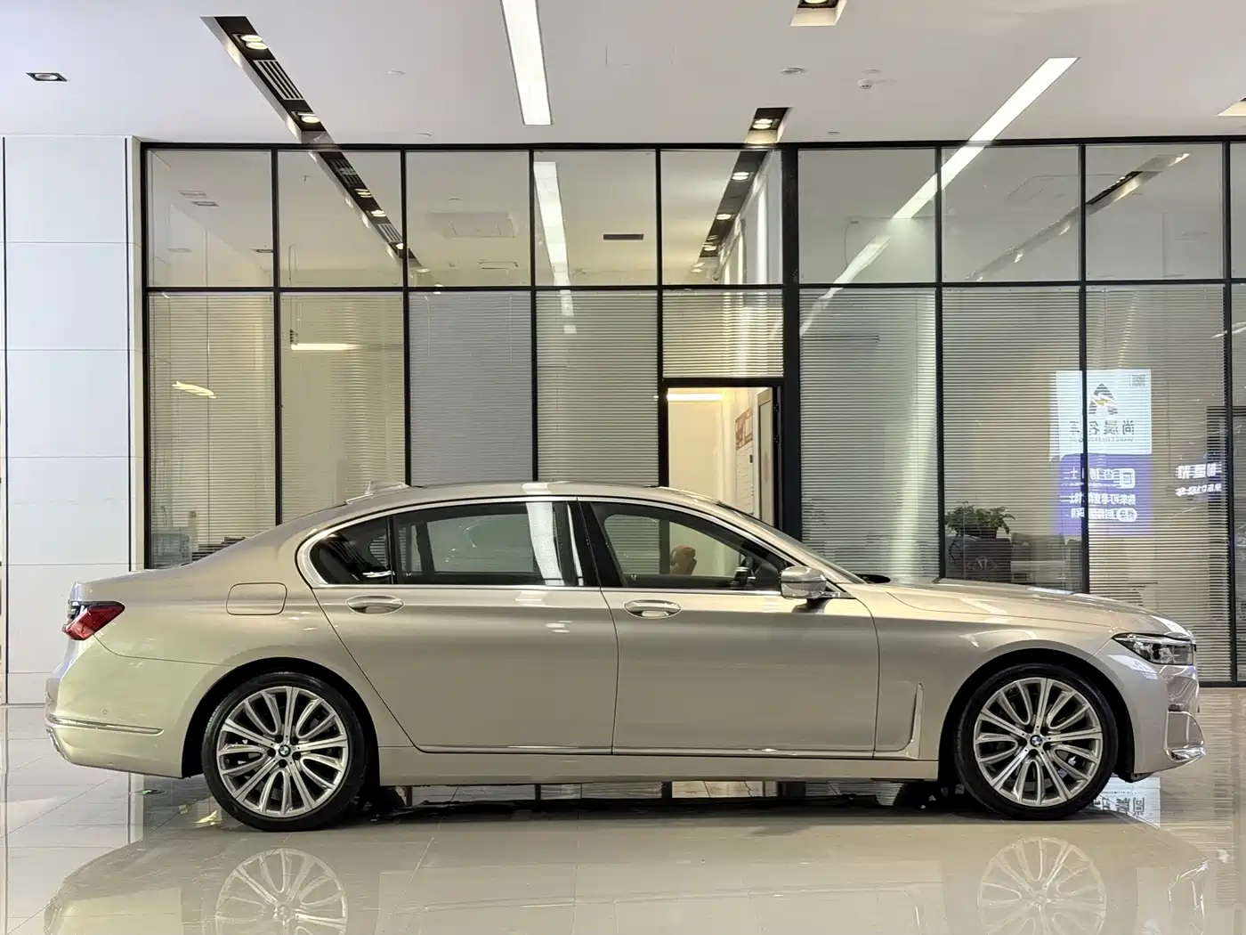 BMW 7 Series 2019 Facelift 740Li Leading Luxury Package фото 17