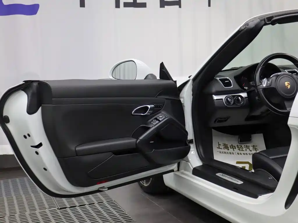 Photo 6 - Porsche Boxster