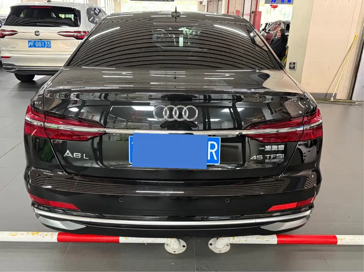 Photo 4 - Audi A6L