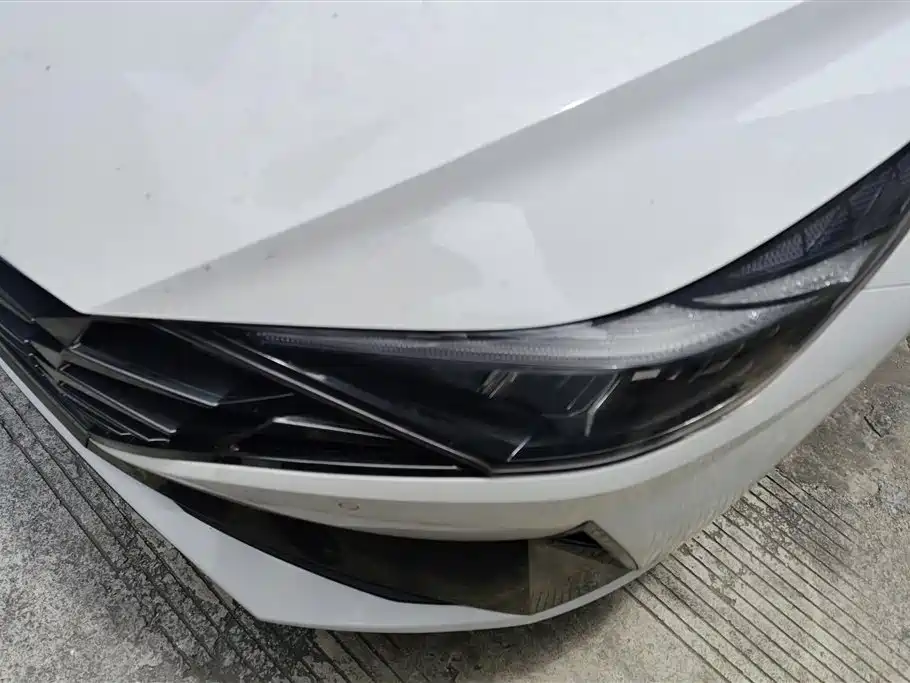 Hyundai Elantra 2021 1.5L CVT LUX Premium Edition фото 5