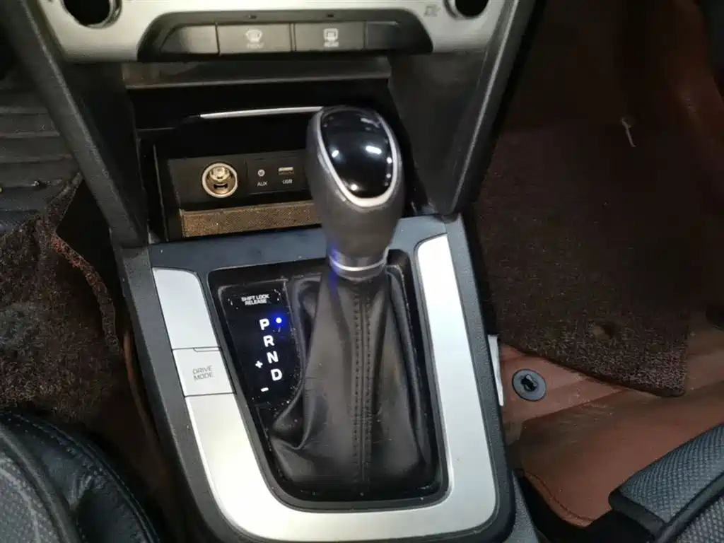 Hyundai Elantra 2016 Model 1.6L Automatic Smart Elite фото 14