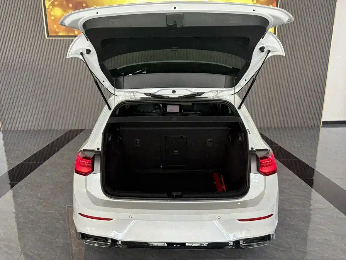 Фото 5 - Volkswagen Golf