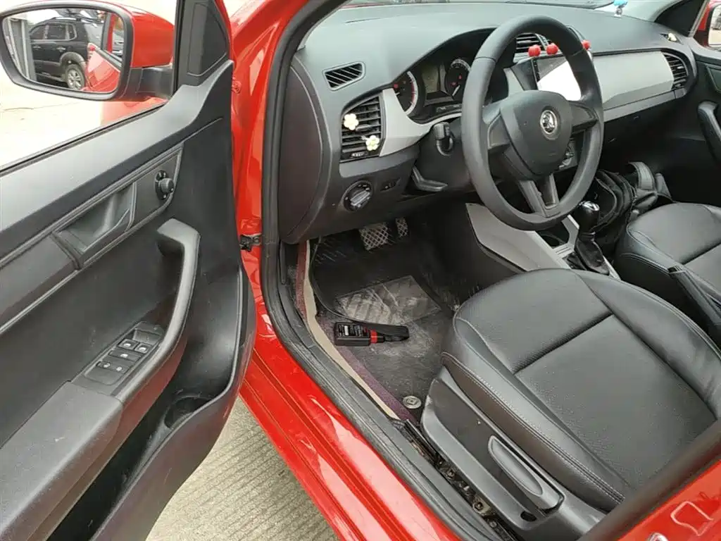 Škoda Fabia 2017 1.4L Auto Car Enjoy Edition фото 15