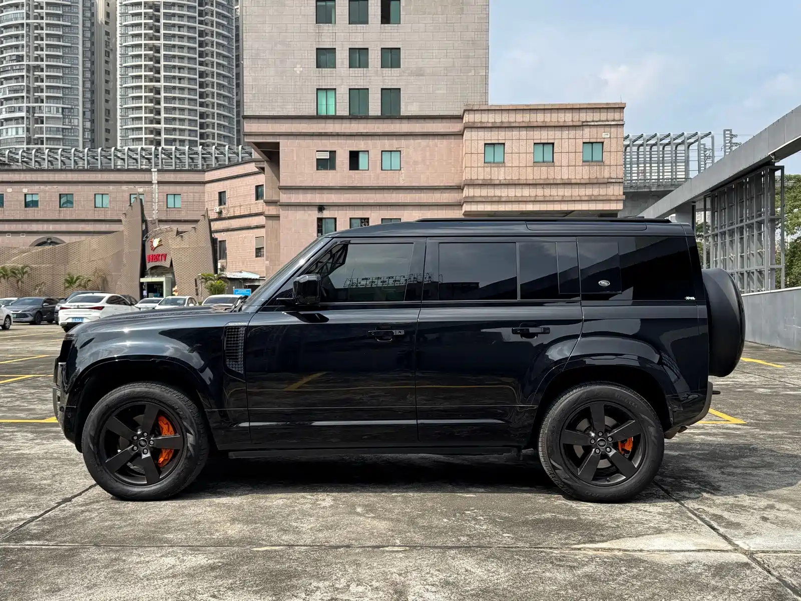 Photo 29 - Land Rover Defender