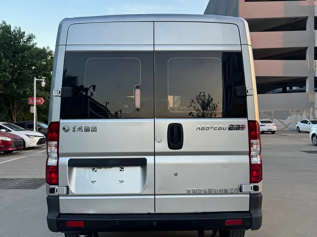 Dongfeng Yufeng Yufeng 2020 2020 2.3T Economy Logistics Vehicle Short Wheelbase Medium Roof 5-9 Seats WP2.3