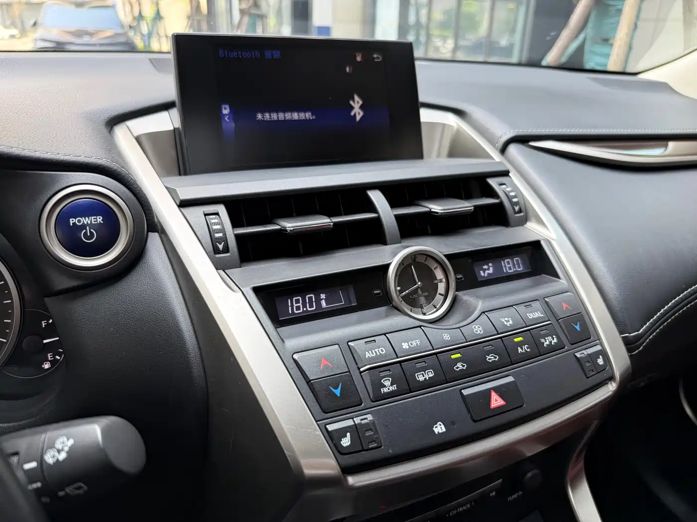 Lexus NX 2015 300h AWD F SPORT фото 17