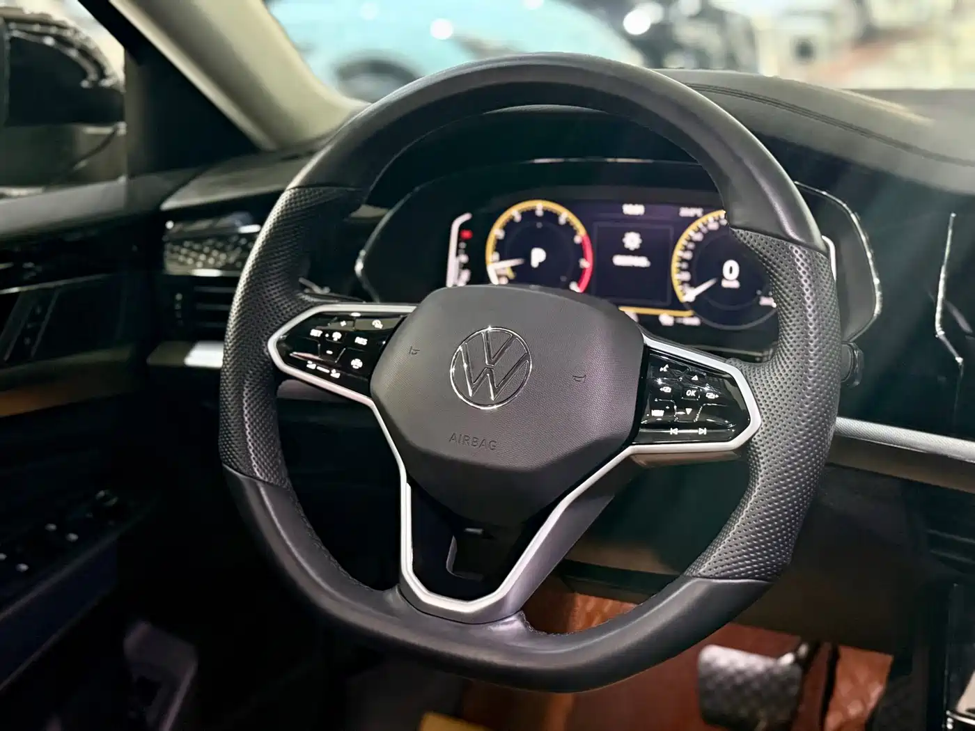 Volkswagen Passat 2024 380TSI Elite Edition фото 10