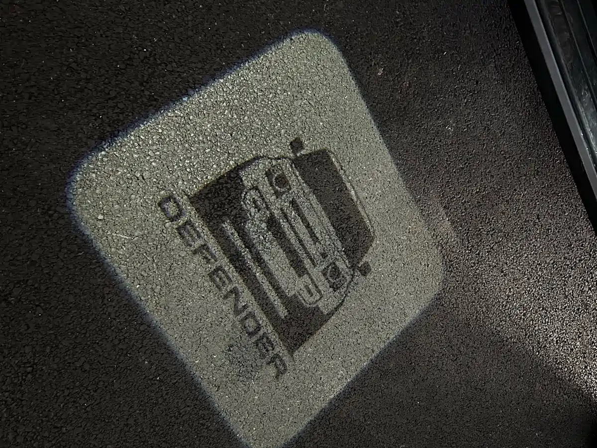 Land Rover Defender 2023 Model 90 3.0T P400 XS фото 17
