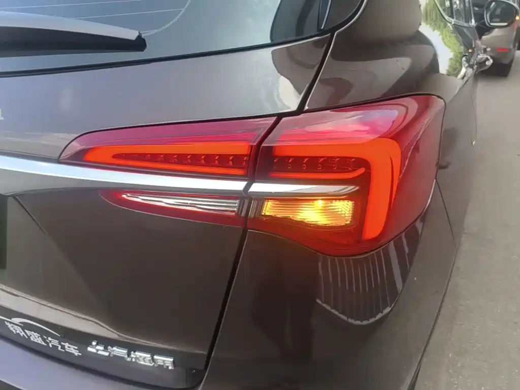 Фото 8 - Buick Envision Plus