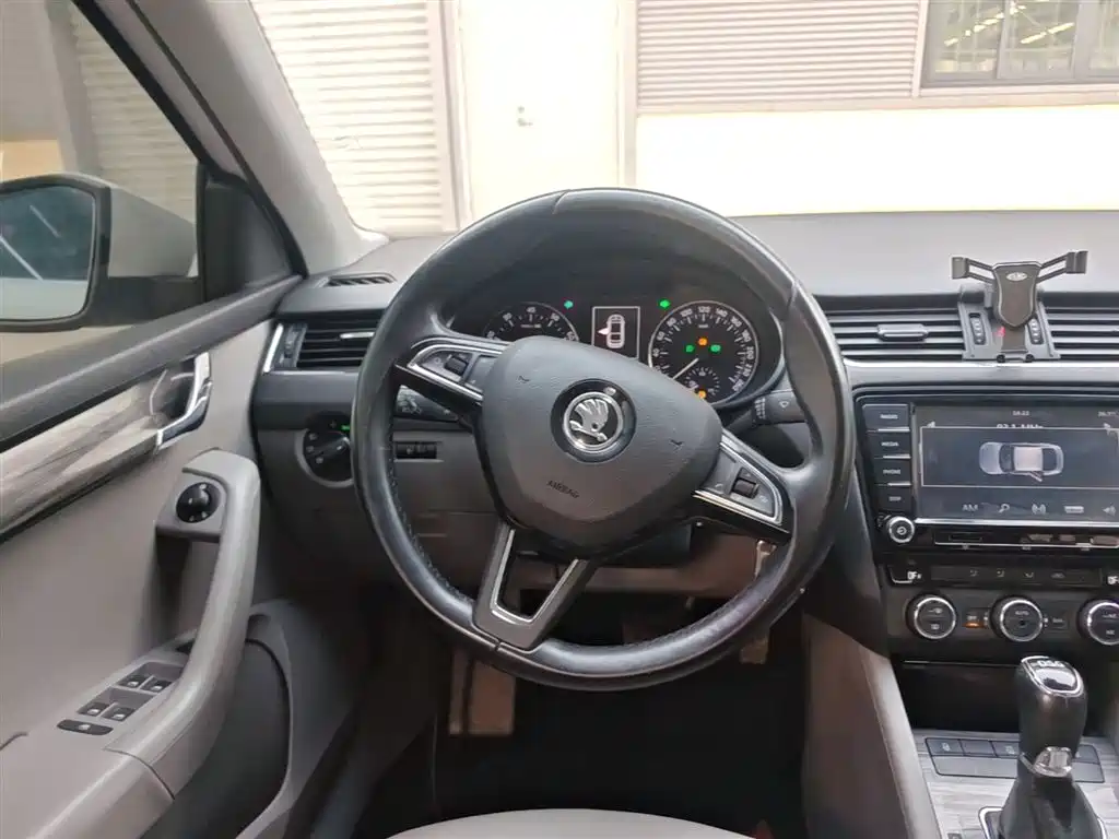 Škoda Octavia 2015 1.4TSI DSG Elegance Edition фото 11
