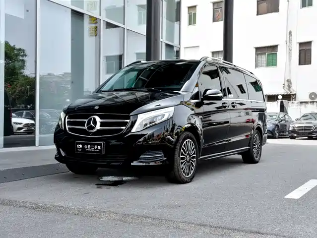 Mercedes-Benz V-Class 2018 V 260 Premium Edition China VI — фото 1
