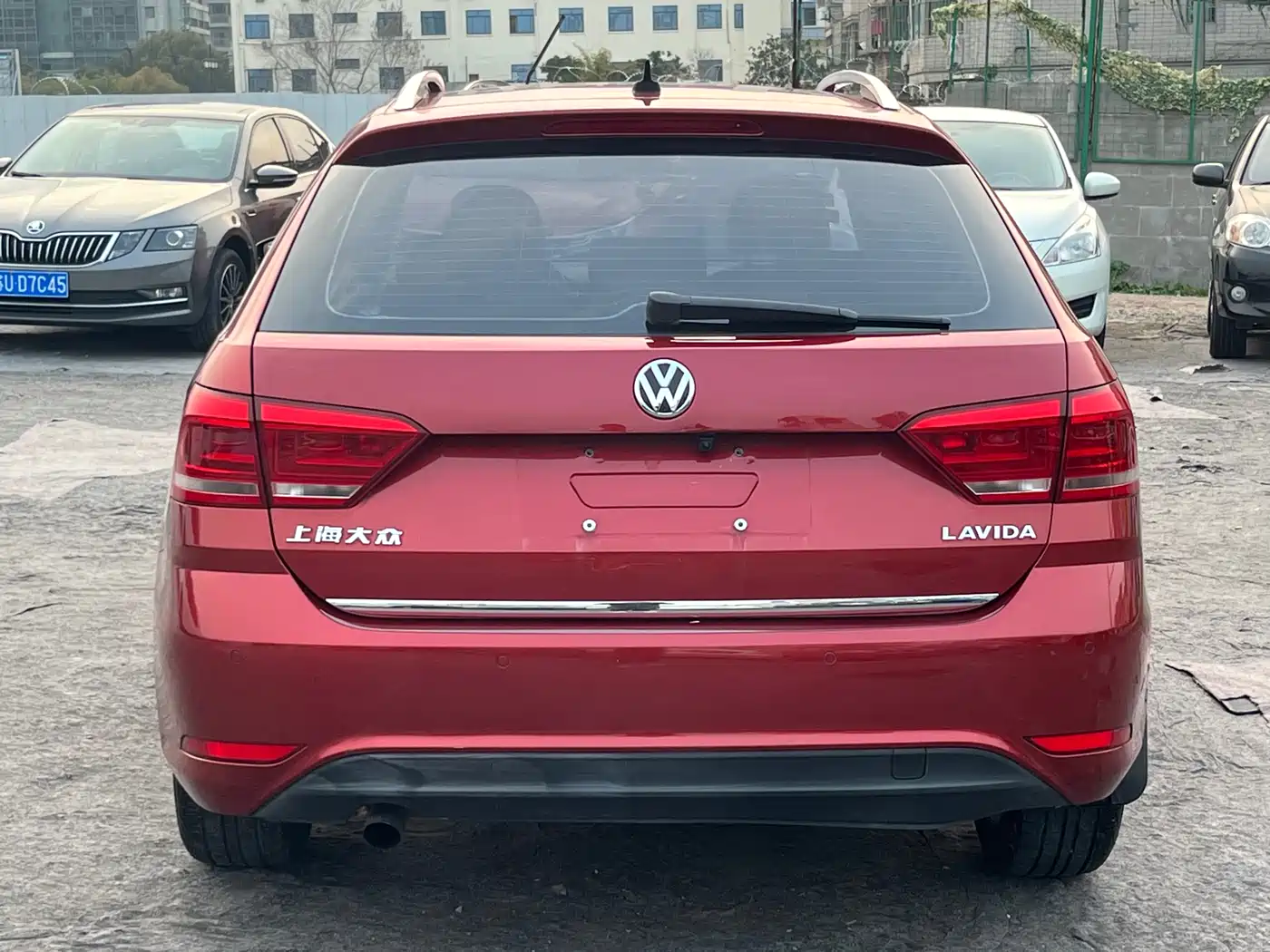 Volkswagen Lavida Tour 2015 1.6L Automatic Comfort Edition фото 6