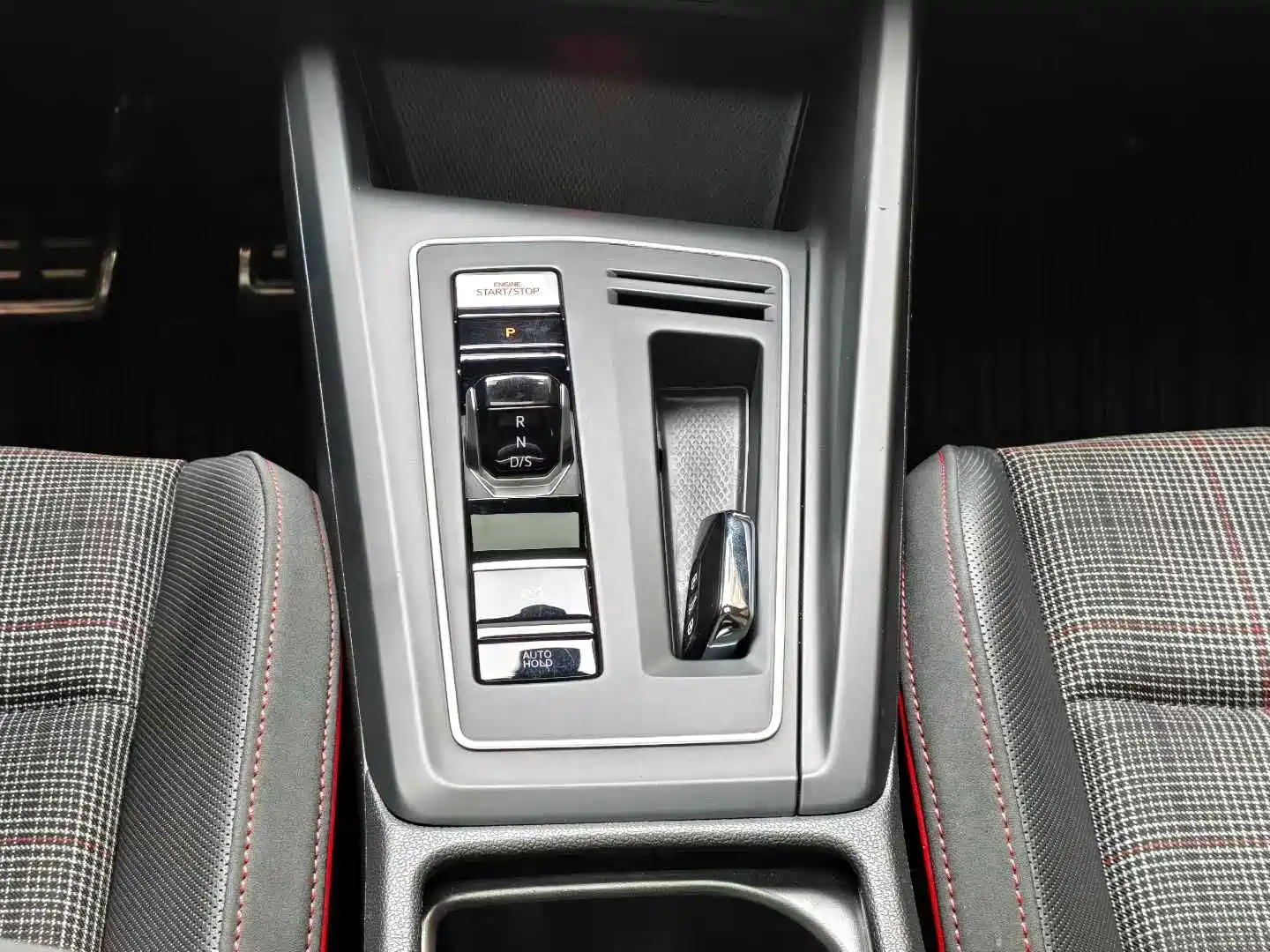 Фото 7 - Volkswagen Golf GTI
