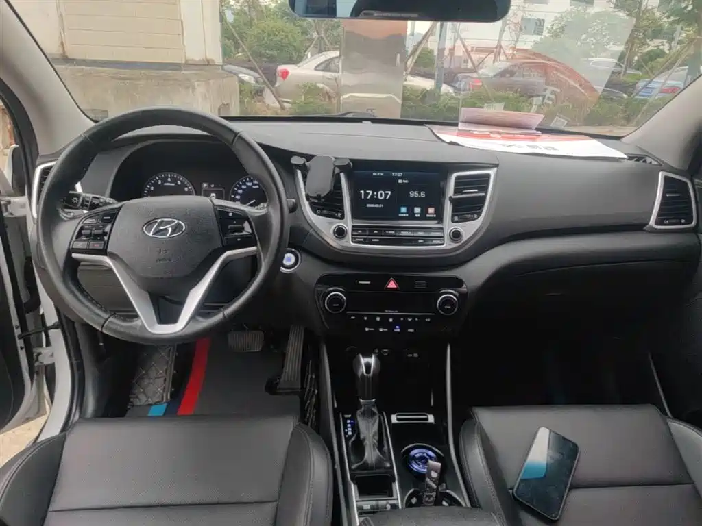 Hyundai Tucson 2018 1.6T DCT 2WD 15th Anniversary Special Edition фото 10