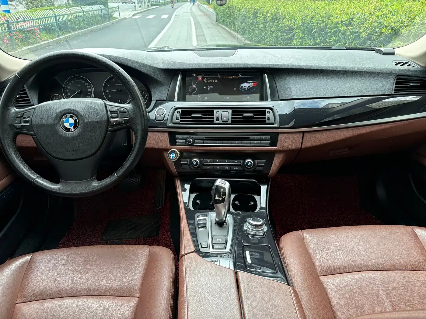 BMW 5 Series 2014 520Li Elegance фото 5