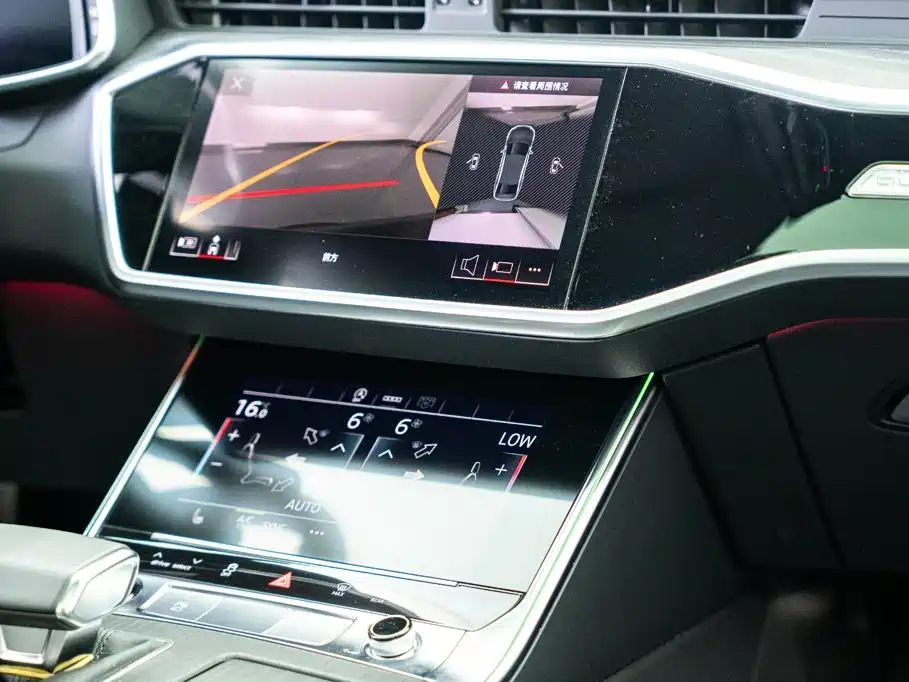 Фото 19 - Audi A6L
