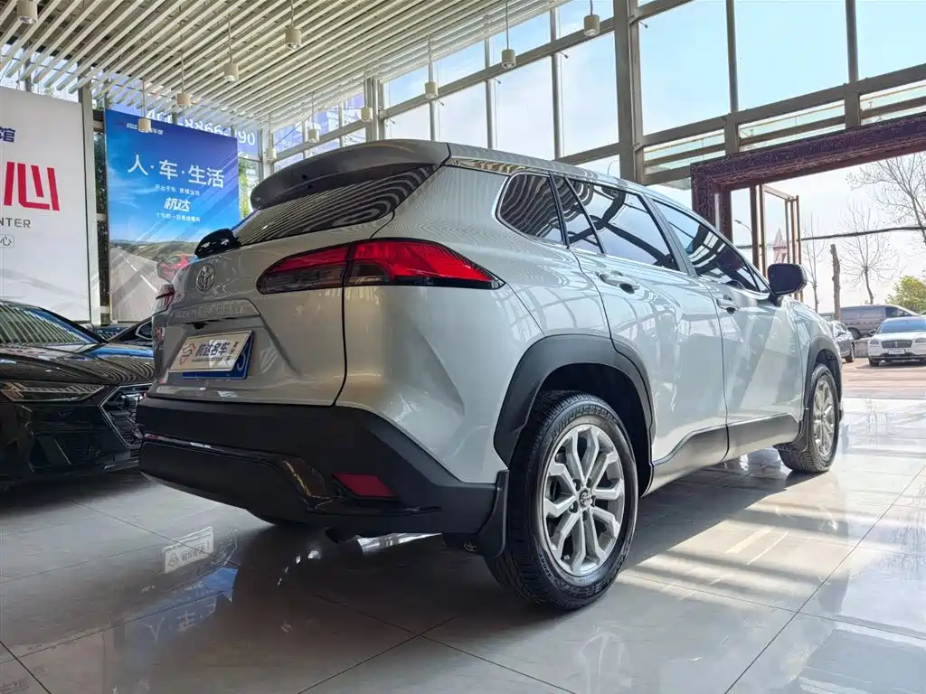 Toyota Frontlander 2024 2.0L CVT Leading Edition фото 6