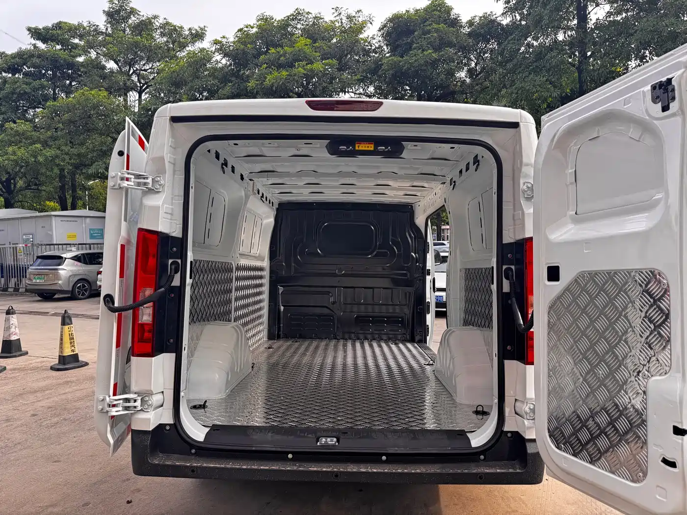 Changan Kuayue Kua Yue Xing Guang EV 2026 2025 3-Person Van 350km Smart Driving Edition
