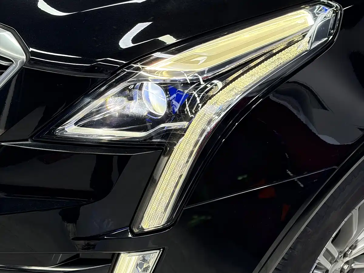 Cadillac XT5 2017 2016 28T AWD Luxury Model