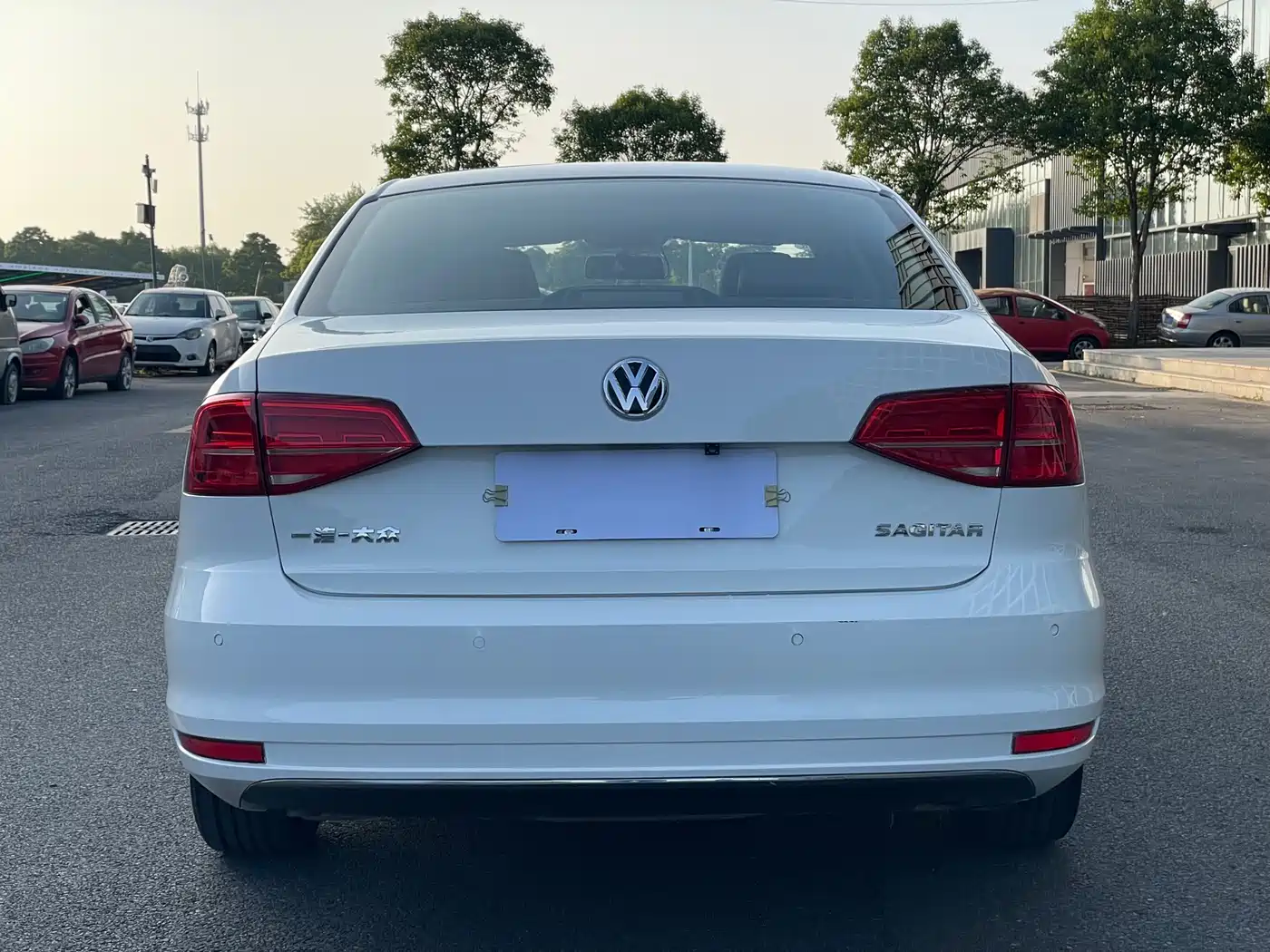 Volkswagen Sagitar 2017 1.6L Automatic Comfort фото 13