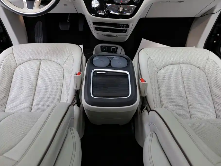 Chrysler Grand Voyager (Import) 2019 2017 3.6L Premium Edition