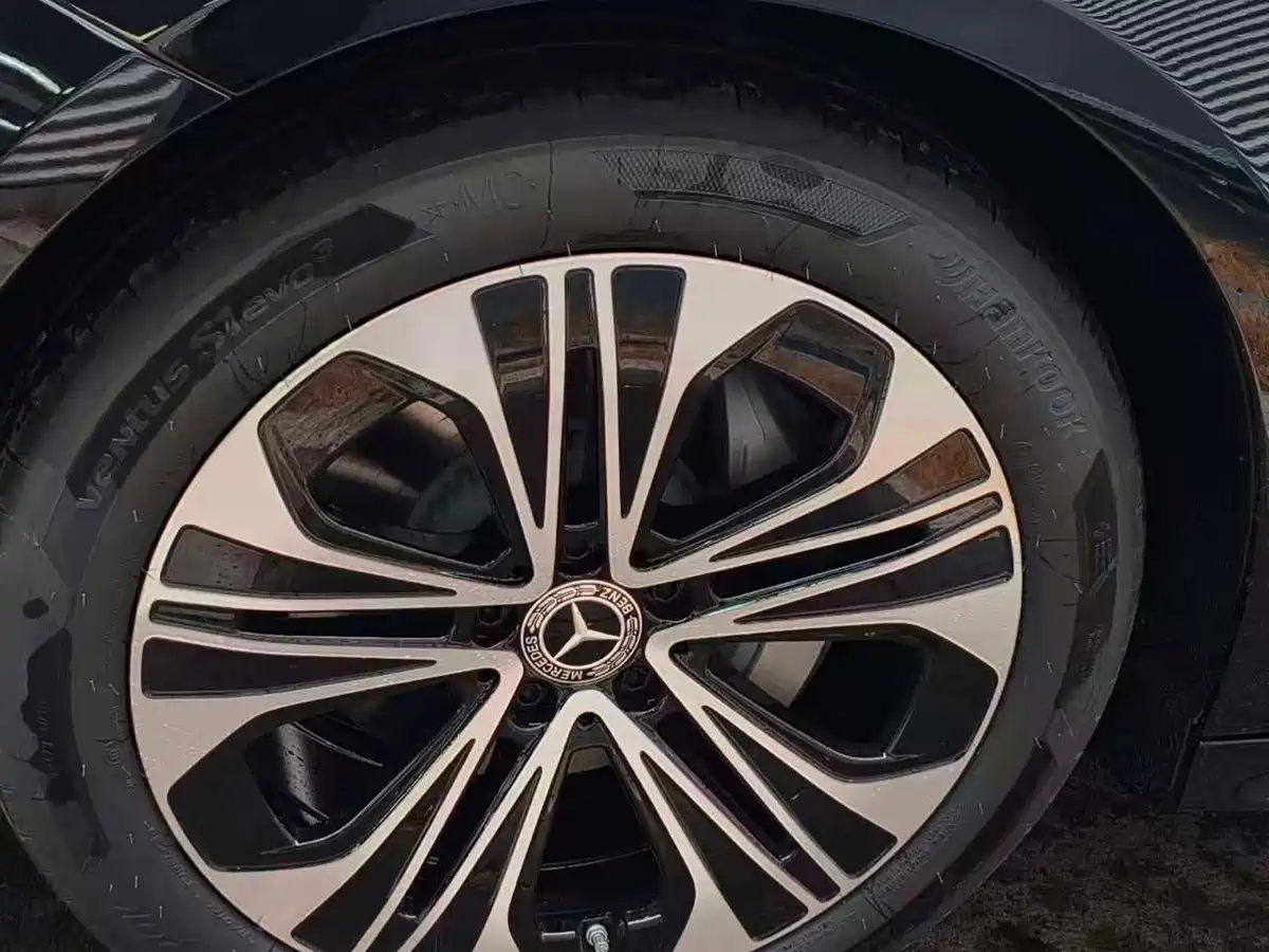 Mercedes-Benz E-Class фото 11