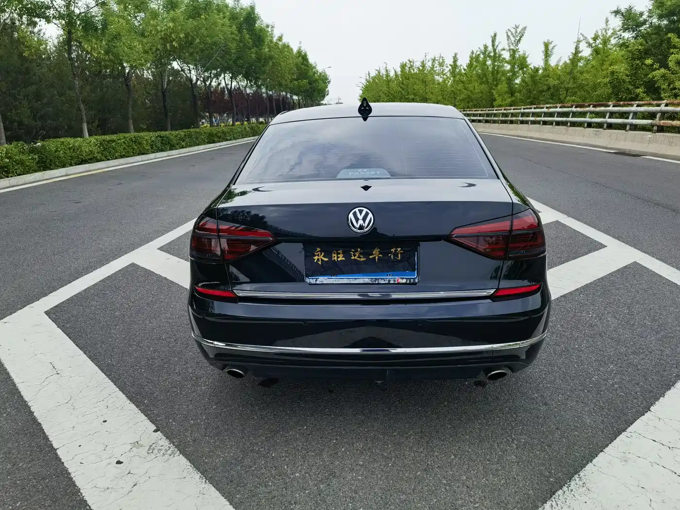 Volkswagen Passat 2017 330TSI DSG Luxury фото 5