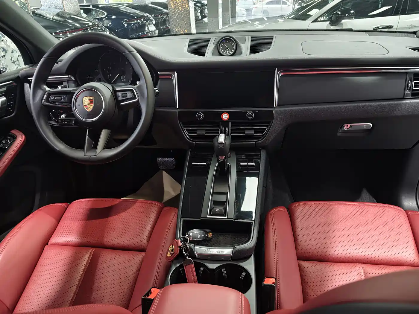 PORSCHE MACAN