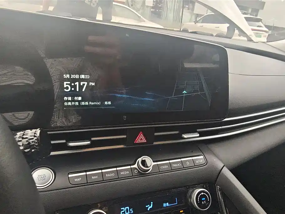 Hyundai Elantra 2023 Model 1.5L CVT LUX Premium Edition фото 13