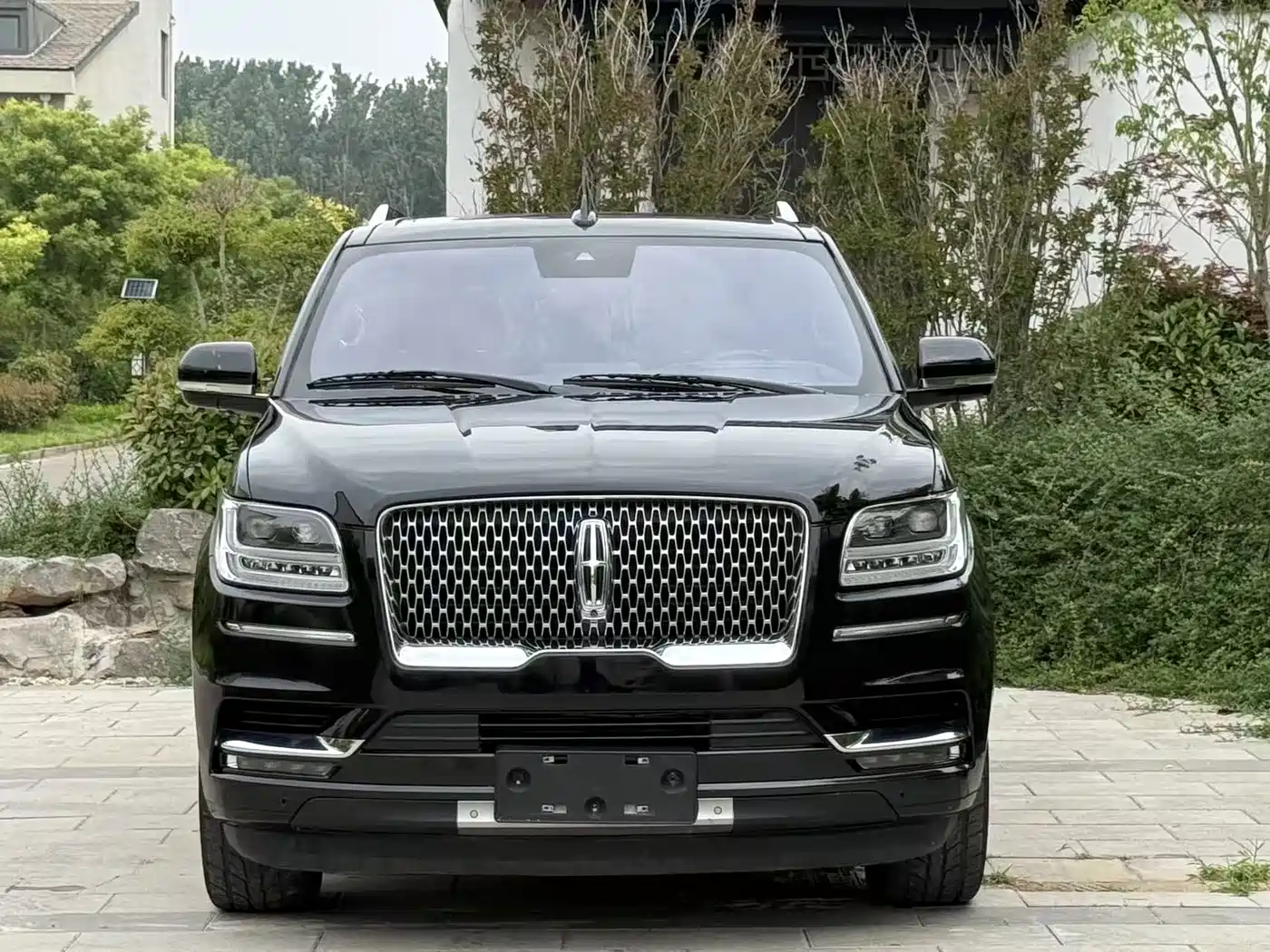 Photo 1 - Lincoln Navigator