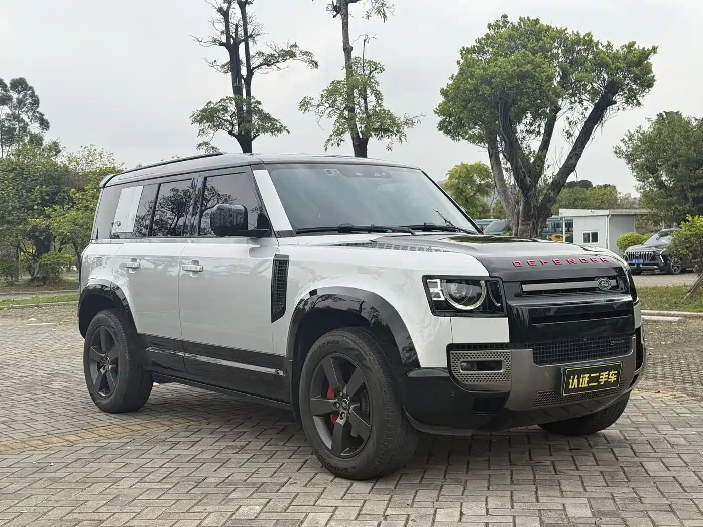 Land Rover Defender 2023 Facelift 110 3.0T P400 X-DYNAMIC HSE фото 3