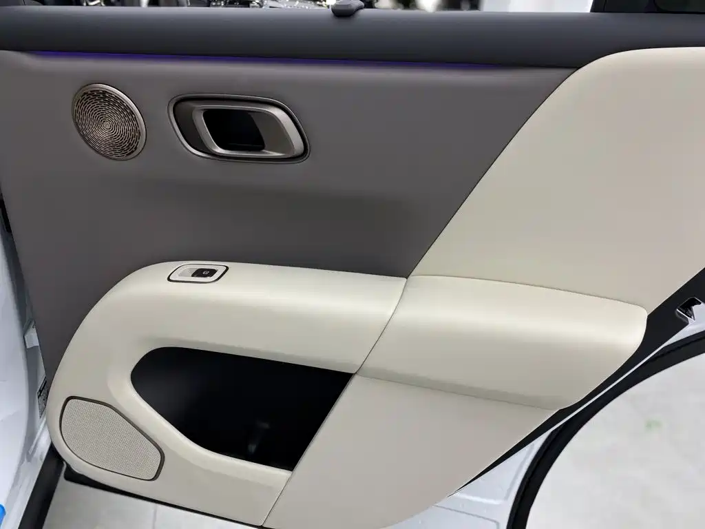 Li Auto i6 2025 2025 4WD Base Model