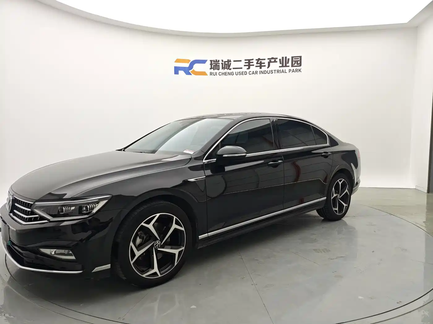 Volkswagen Magotan 2023 2 Million Units Anniversary Edition 330TSI DSG Leading Type