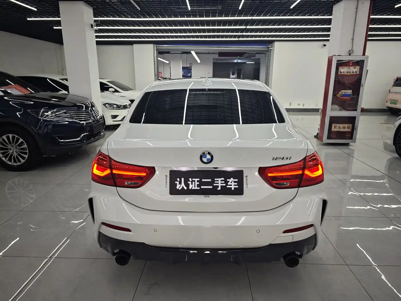 BMW 1 Series 2021 120i M Sport Shadow Edition фото 4