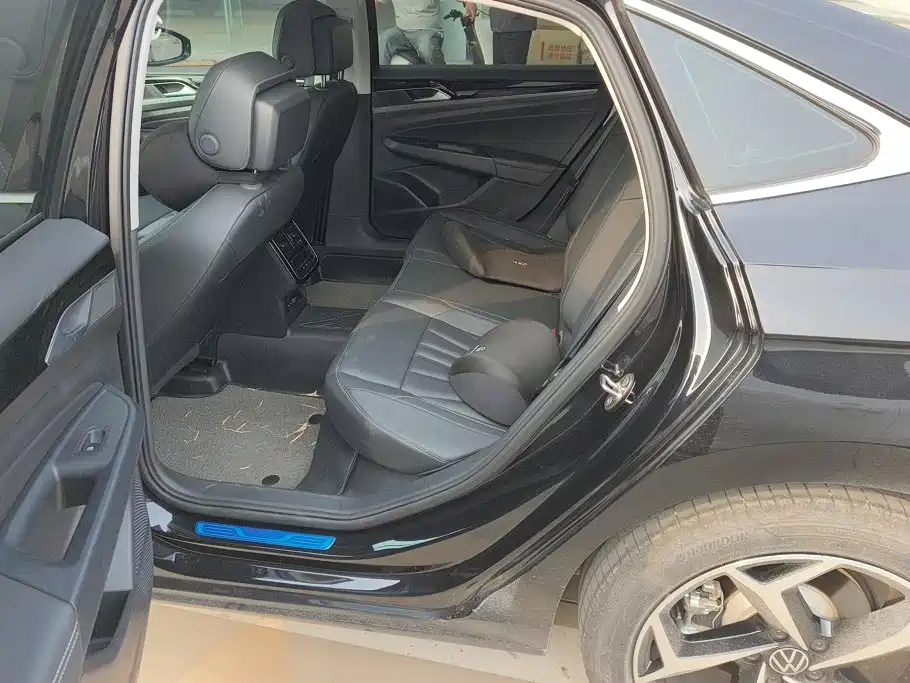 Photo 11 - Volkswagen Passat