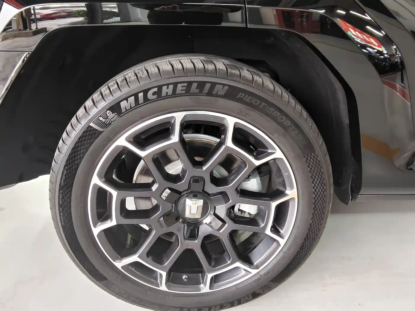 TANK TANK 700 NEW ENERGY