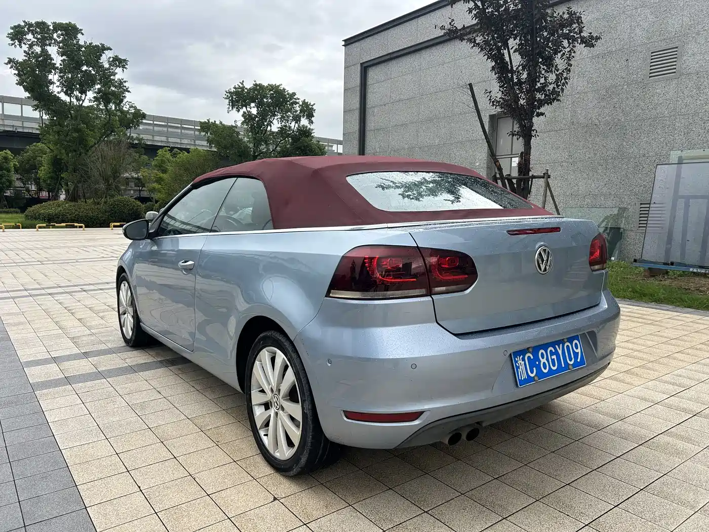Volkswagen Golf (Import) 2012 1.4TSI Luxury Convertible Edition фото 14