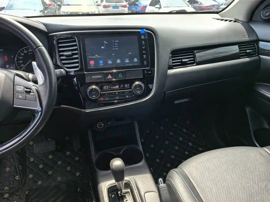 Mitsubishi Outlander 2016 2.4L 4WD Elite Edition 5-seater фото 14