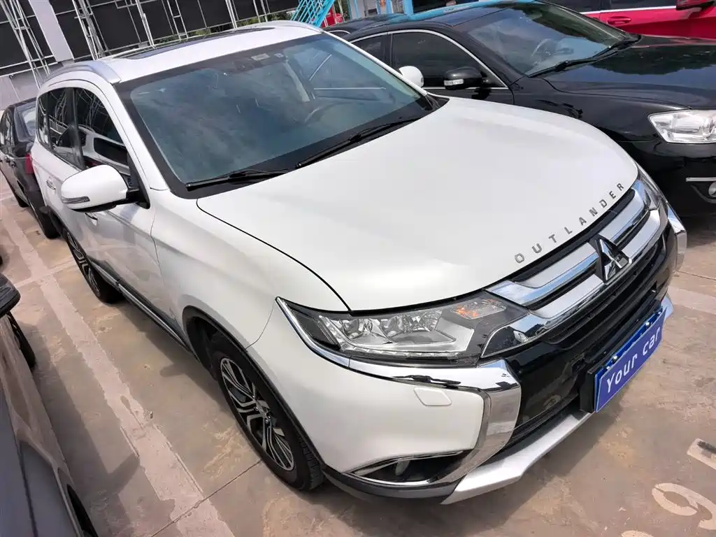 Mitsubishi Outlander 2016 2.4L 4WD Elite Edition 5-seater фото 3