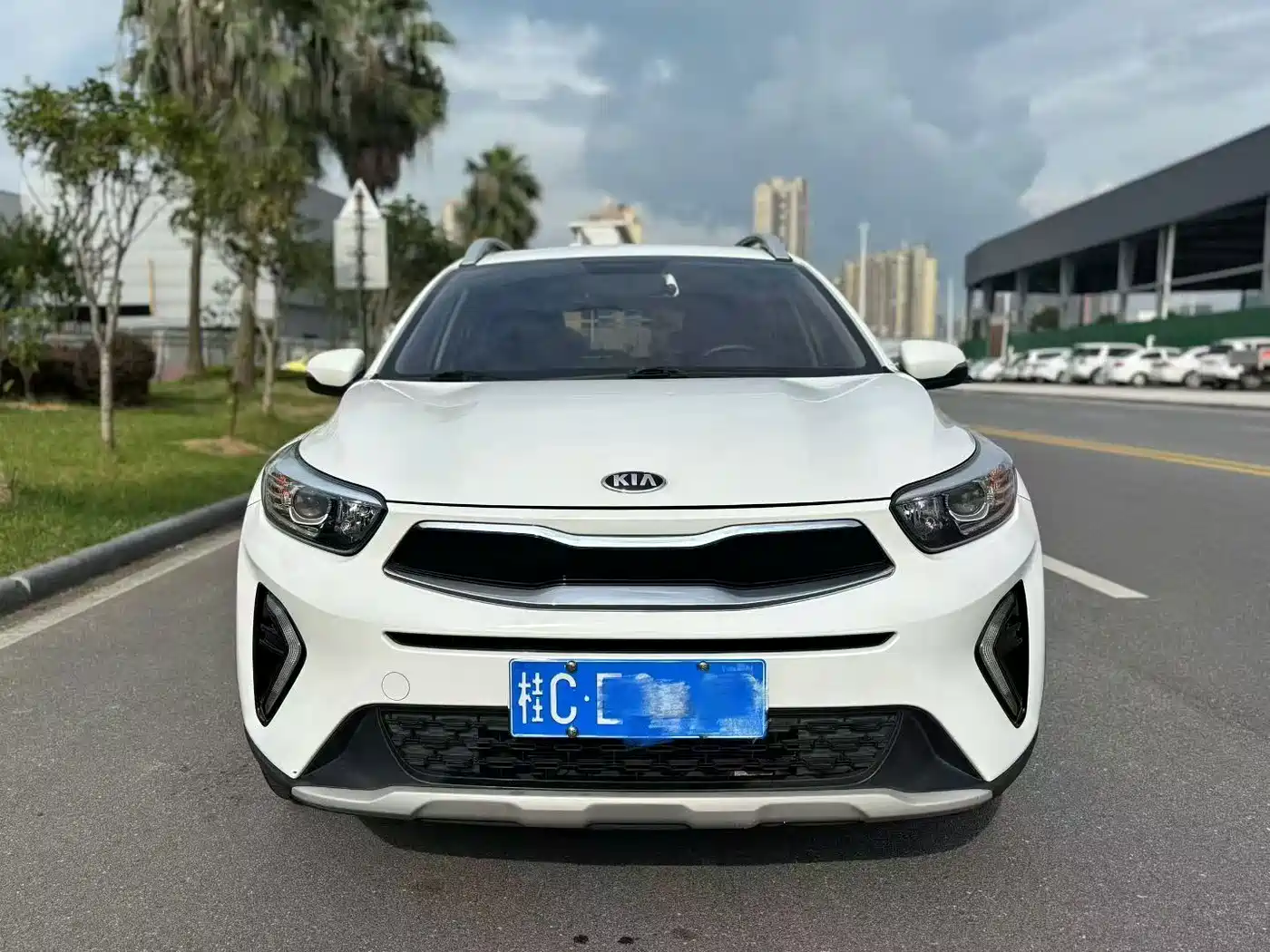 Photo 2 - Kia KX1