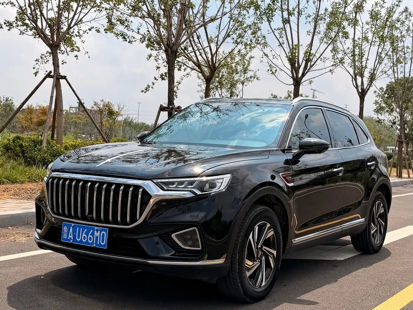 Фото 1 - Hongqi HS5