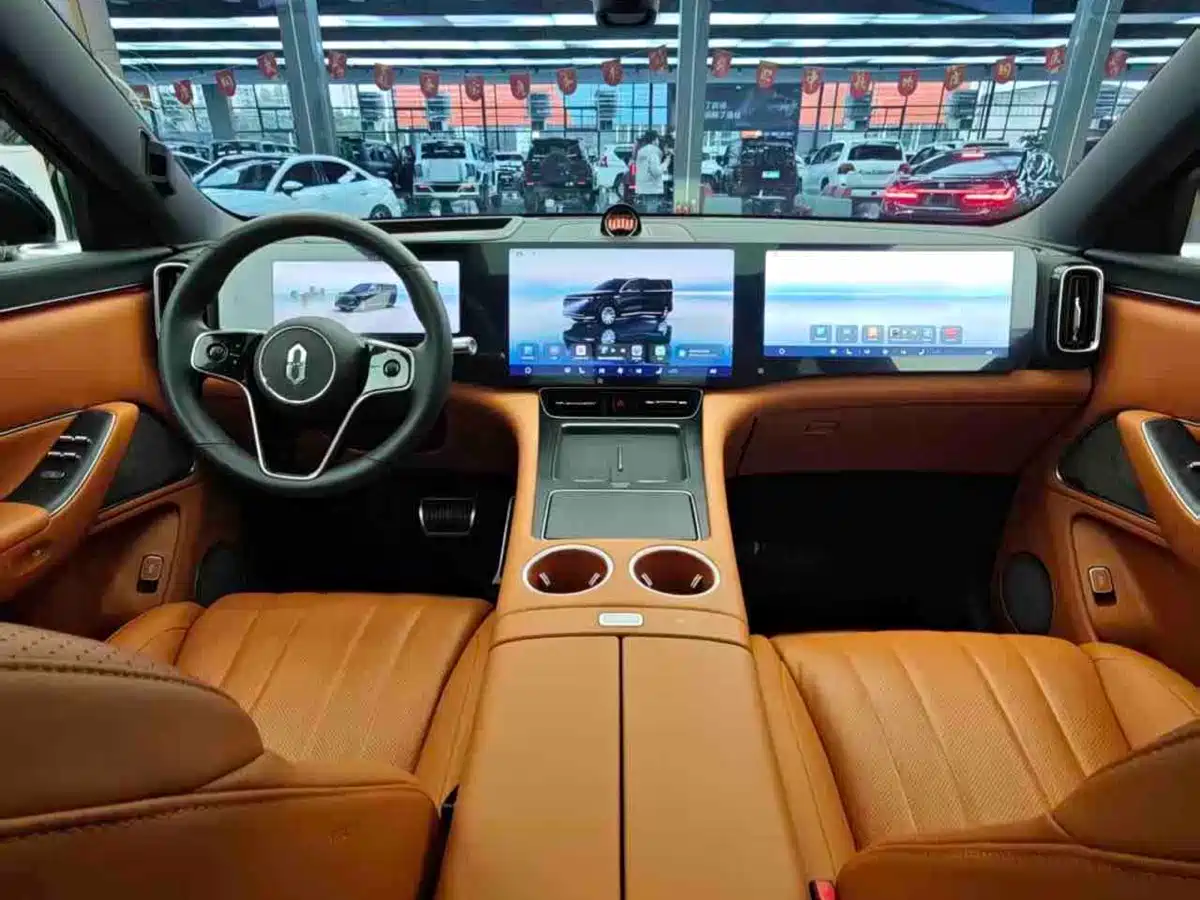 AITO Wenjie AITO M8 2025 Range Extender Max+ Edition 53.4kWh 5-seater фото 5