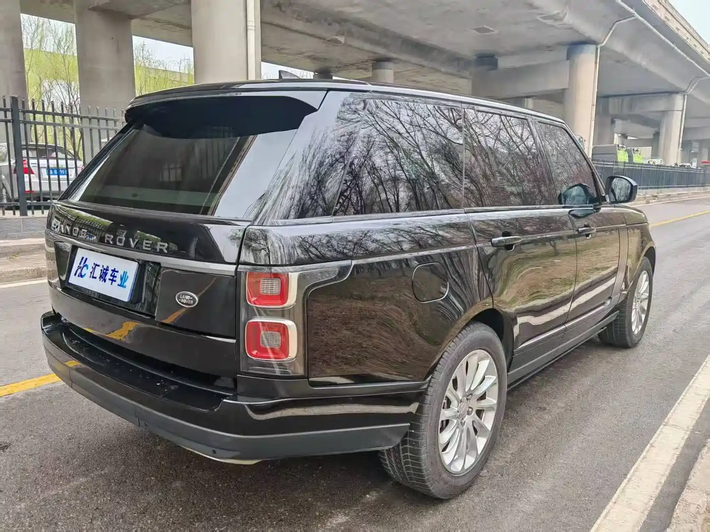 Land Rover Range Rover 2020 3.0 L6 Shengshi Edition фото 3