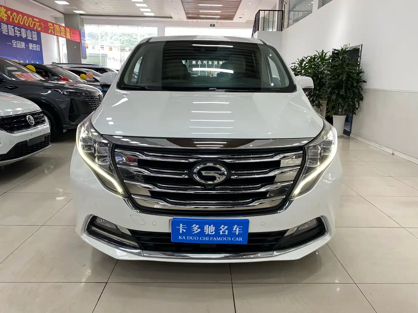 GAC Trumpchi Trumpchi M8 2018 320T Flagship Edition фото 2
