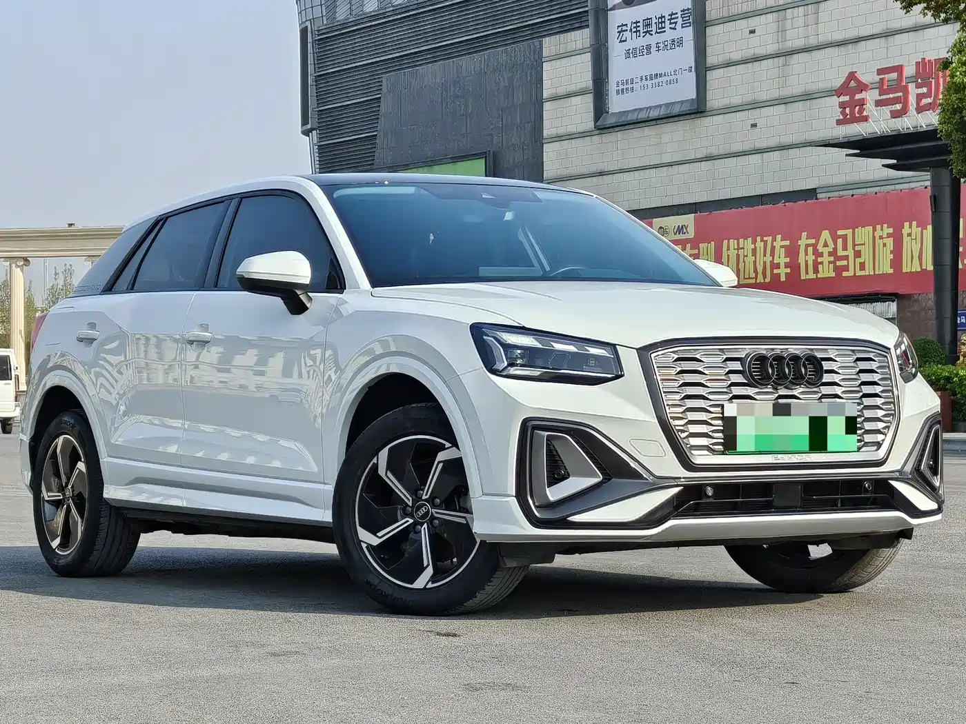 AUDI Q2L E TRON