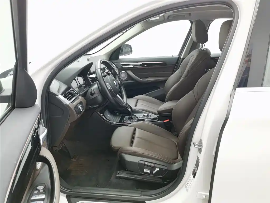 BMW X1 2022 sDrive20Li Premium фото 10
