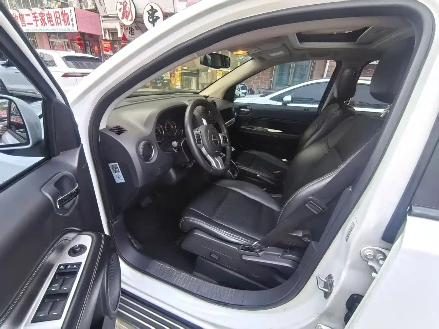 Photo 7 - Jeep Compass (Import)