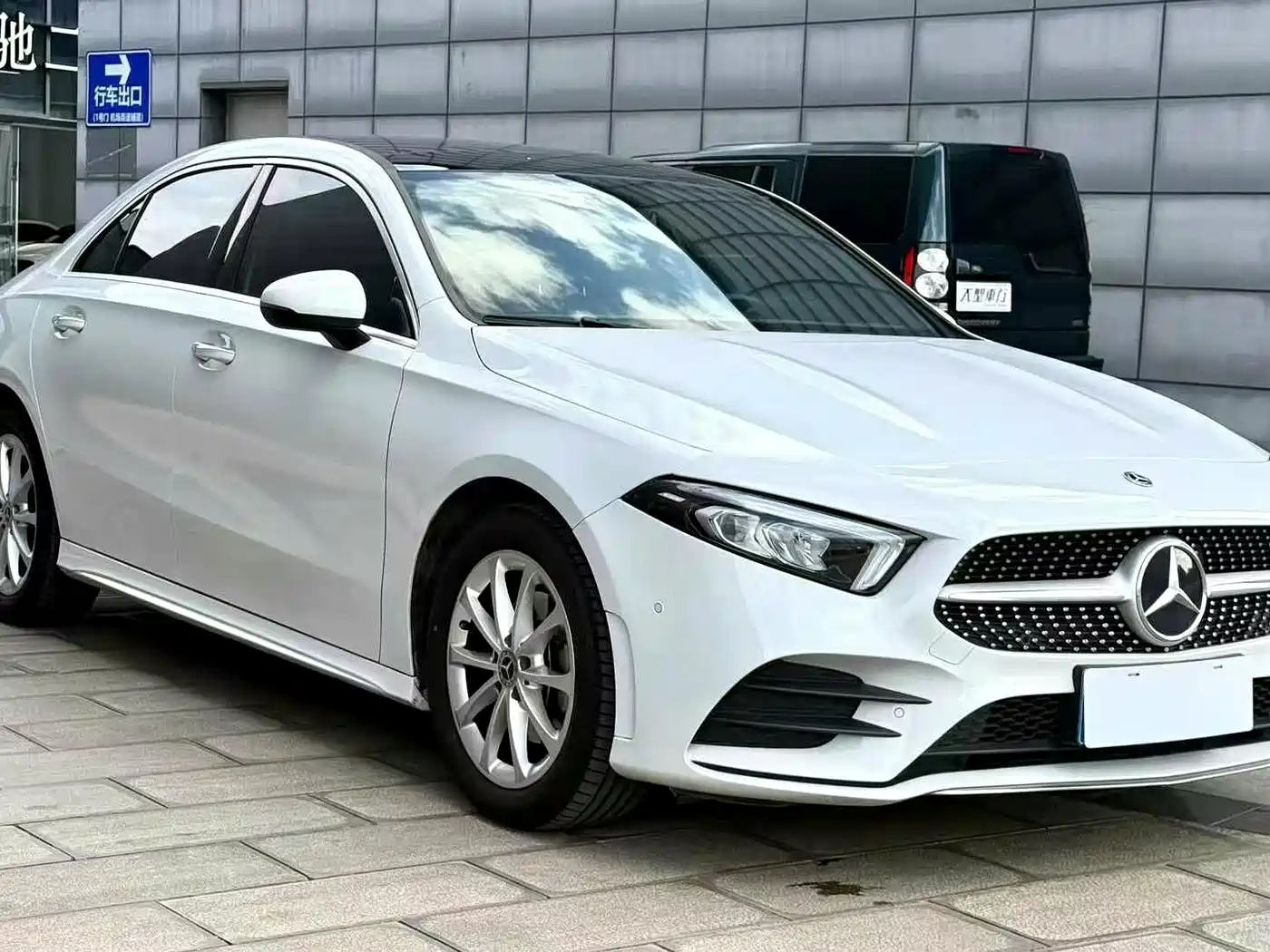 Mercedes-Benz A-Class 2021 A 200 L Sport Sedan Fashion Edition фото 3
